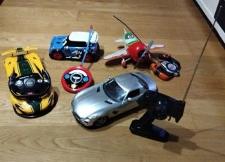 Coches y avión teledirigidos