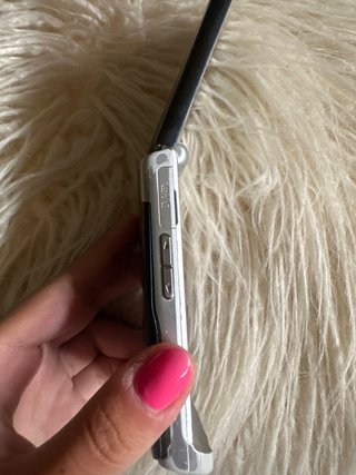Móvil Samsung concha plateado
