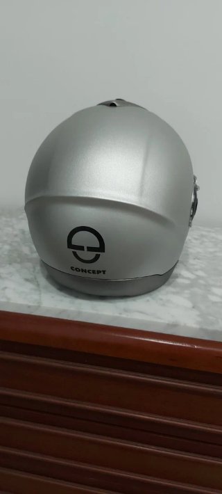 Casco de moto Shuberth plateado con visera