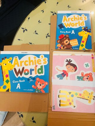 Vendo libro ARCHIE’S WORLD A CLASS BOOK PACK