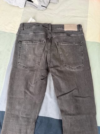 Vaqueros Bershka grises rotos