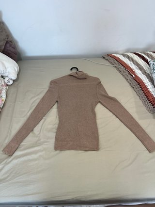 Jersey de cuello alto beige