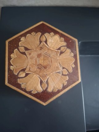 Cajita hexagonal decorada