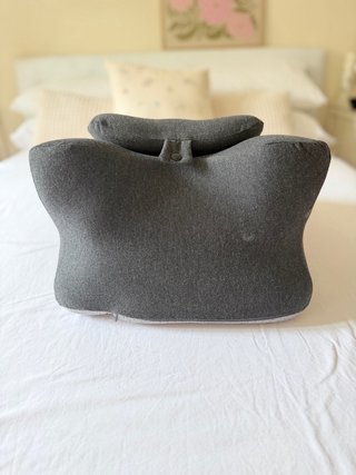 Almohada cervical y reposapiés gris