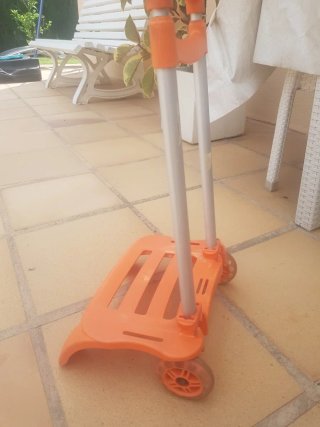 Carro para mochila naranja