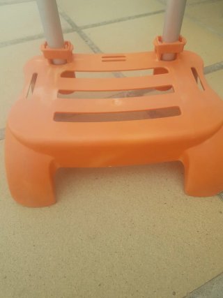 Carro para mochila naranja