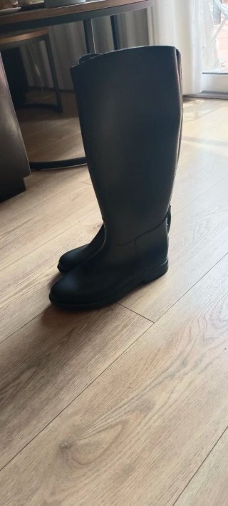 Botas altas de goma negras