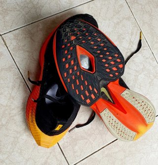 Nike Zoom 39.5 Negro Naranja
