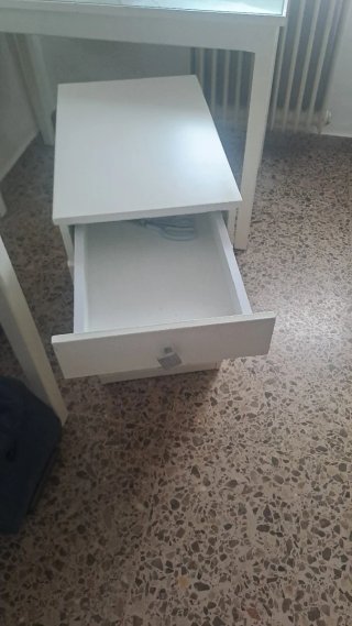 Escritorio madera y cristal con cajonera. Recogida