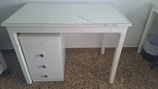Escritorio madera y cristal con cajonera. Recogida