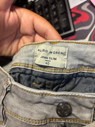 Pantalones vaqueros grises