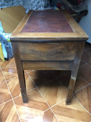 Scrittoio in noce con piano in pelle