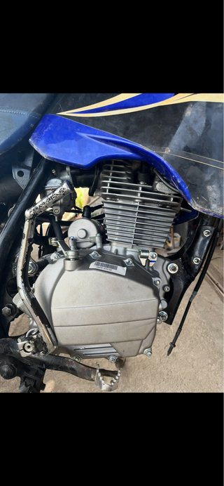 Moto Enduro Azul y Negra