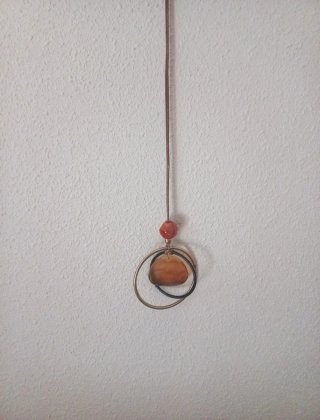 Collar largo con piedra natural