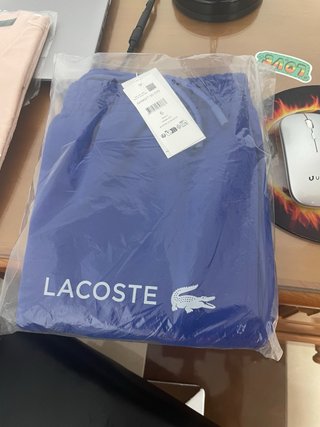 Pantalón corto Lacoste azul talla XL.