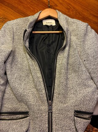 Abrigo corto Stradivarius gris cremallera