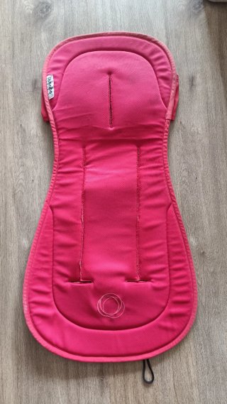 Funda verano Bugaboo color rojo.