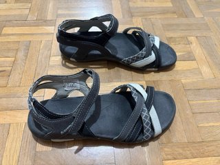 Sandalias Chiruca Malibu negras y grises