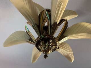 Lámpara de bronce estilo floral