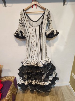 Traje de flamenca hecho a mano Talla M