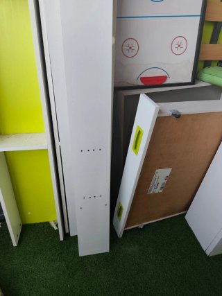 Litera de madera y plástico verde