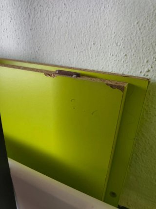 Litera de madera y plástico verde