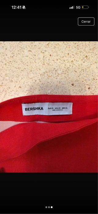 Falda corta Bershka roja con nudos