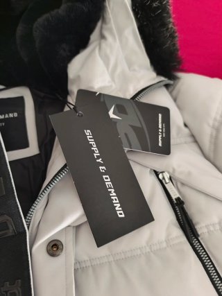 Cazadora Tres Cuartos Supply Demand Gris Claro