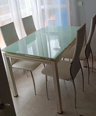 Mesa comedor extensible + 4 sillas