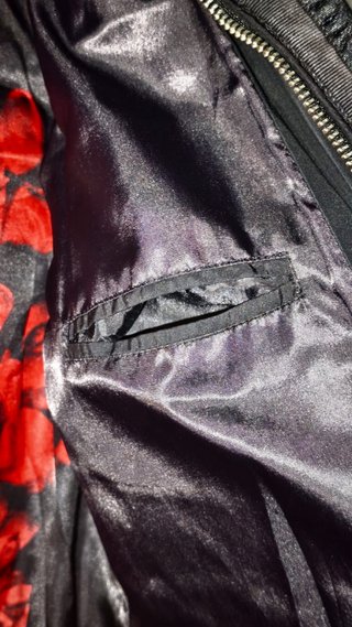 Chaqueta Desigual negra con diseño interior