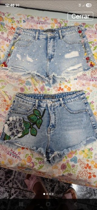 Shorts Vaqueros Desgastados con Flores