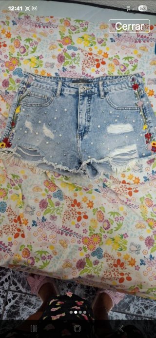 Shorts Vaqueros Desgastados con Flores