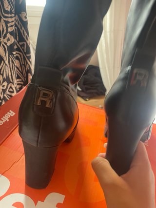 Botas altas negras con cremallera