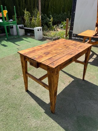 Mesa de madera para eventos desmontable