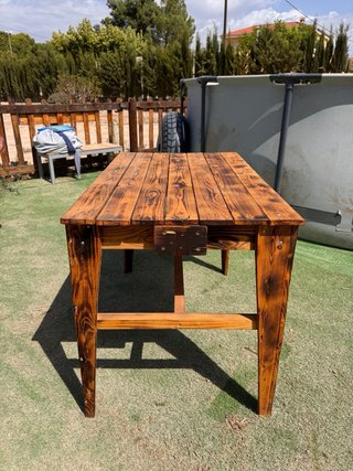 Mesa de madera para eventos desmontable