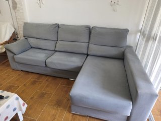 Sofá modular gris de tela