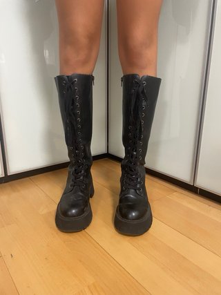 Botas militares altas negras con cordones