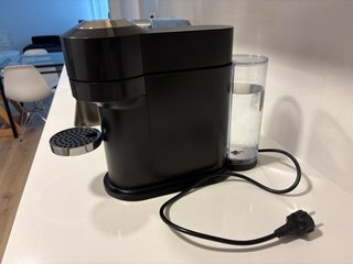 Cafetera Nespresso Vertuo Next Negra