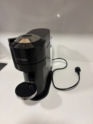 Cafetera Nespresso Vertuo Next Negra