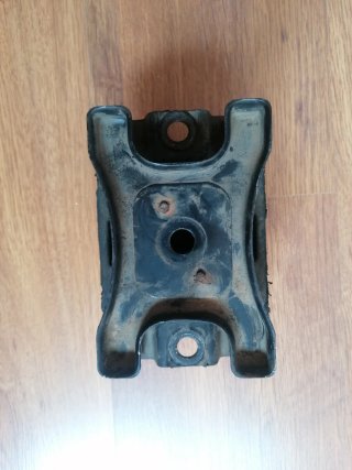 Soporte motor Mercedes W638