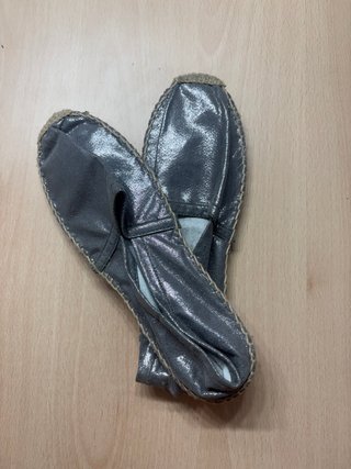 Alpargatas plateadas talla 40