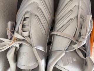 Adidas plateadas talla 42