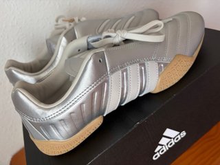 Adidas plateadas talla 42