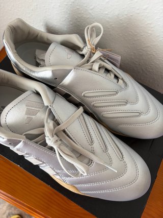 Adidas plateadas talla 42