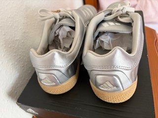 Adidas plateadas talla 42