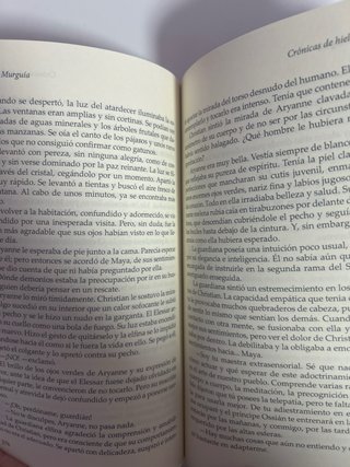 Libro de Carmen Murguía, Crónicas de Hielo y Sangr