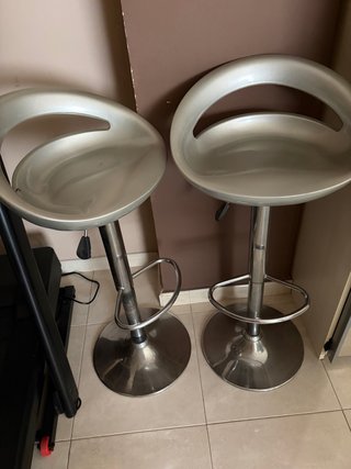 Taburetes plateados