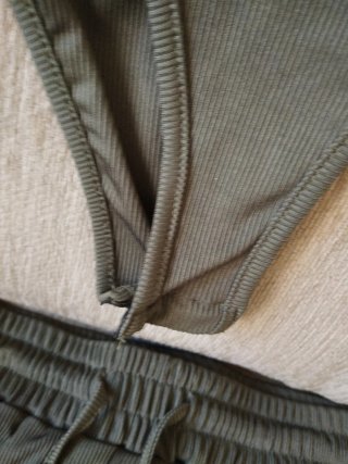 Conjunto Shein S Body y Pantalón Verde Oliva