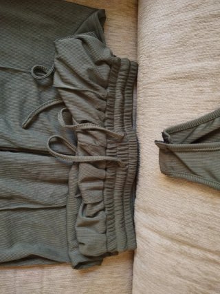 Conjunto Shein S Body y Pantalón Verde Oliva
