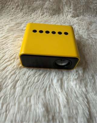 Mini Proyector LED WiFi Amarillo